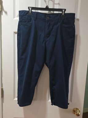 Liz Claiborne Dark Blue Crop Jeans 31 In Length